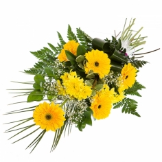 Букет из желтых гербер и кустовых хризантем с зеленью 'Солнышко'